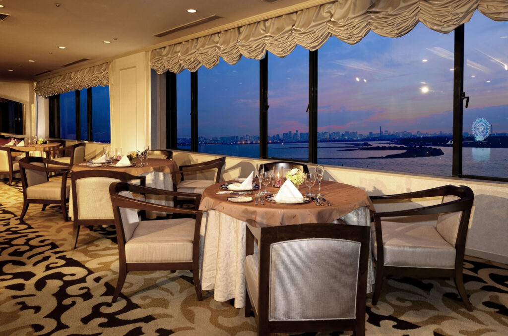 館内施設・サービス（ショップ・コインランドリー・スマートチェックイン）